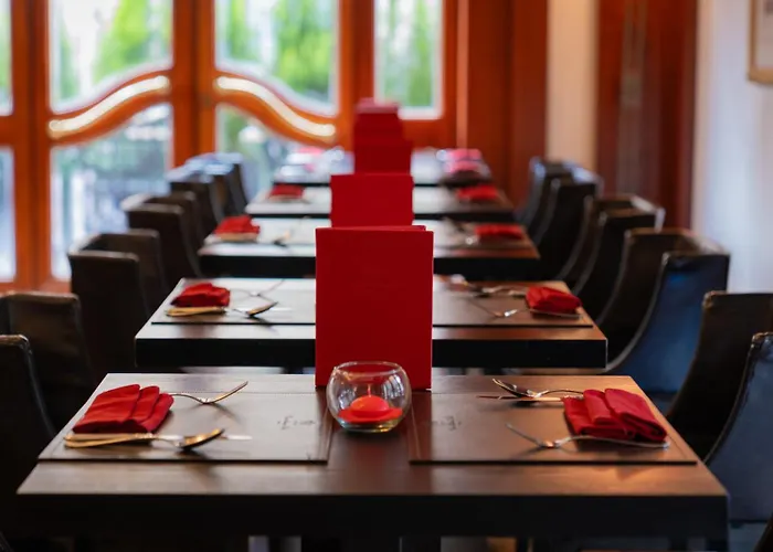River Chateau Hotel 4*