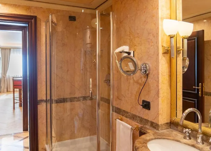 River Chateau Hotel 4*