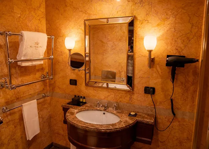 River Chateau Hotel 4*